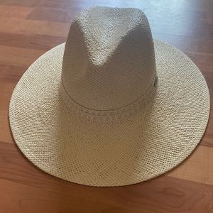 Gorgeous Gigi pip “Fiona” cream straw fedora.